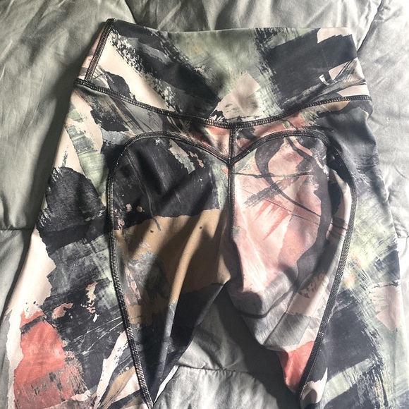 XS Athletic Capri Pant | Nina B. Roze | Heart Butt legging - Picture 5 of 5